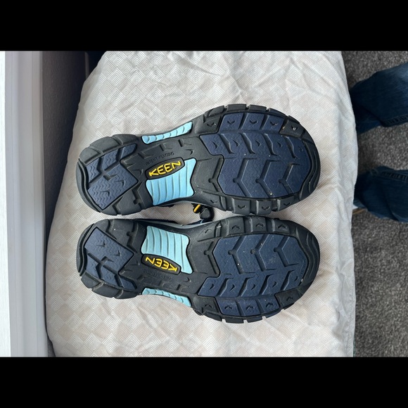 Keens waterproof sandals. Women’s size 9.5 - Picture 5 of 7